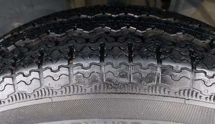 2020 Renault TRIBER 1.0 RXL PETROL, Petrol, Manual, 29,789 km, Left Front Tyre Tread