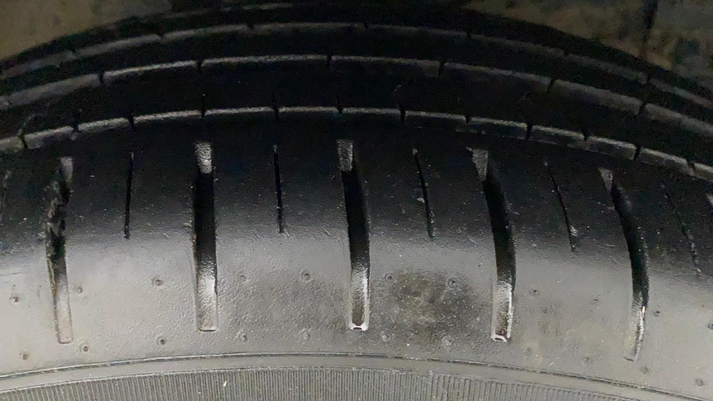 2019 Maruti Ciaz ALPHA DIESEL 1.5, Diesel, Manual, 91,829 km, Right Front Tyre Tread