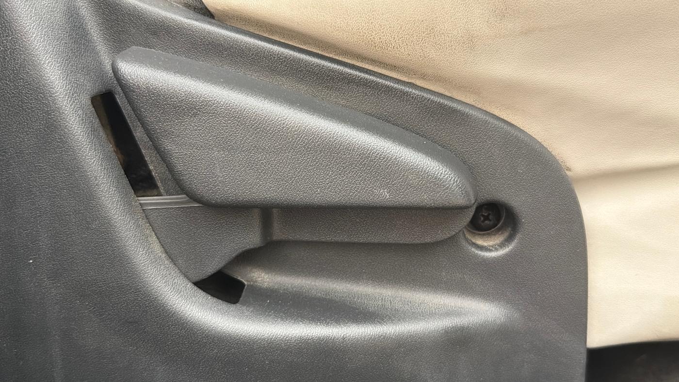 2018 Datsun Go Plus T, Petrol, Manual, 29,931 km, Driver Side Adjustment Panel