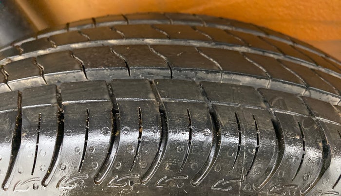 2021 Maruti S PRESSO VXI (O) CNG, CNG, Manual, 25,028 km, Right Rear Tyre Tread