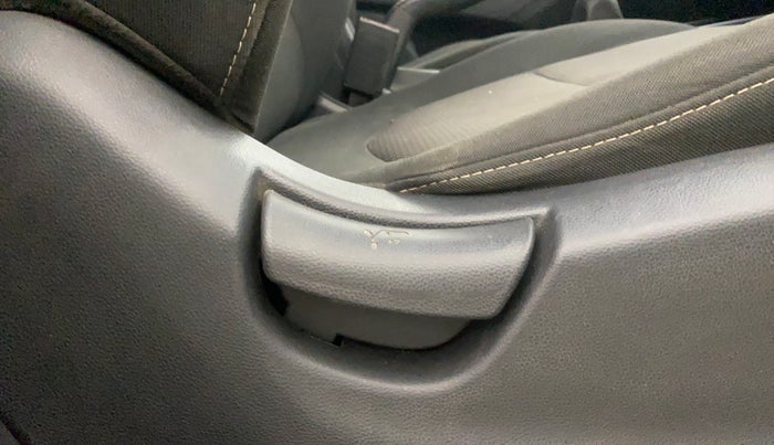 2017 Hyundai Creta E PLUS 1.6 PETROL, Petrol, Manual, 94,385 km, Driver Side Adjustment Panel