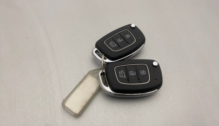 2017 Hyundai Creta E PLUS 1.6 PETROL, Petrol, Manual, 94,385 km, Key Close Up