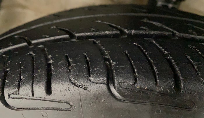 2017 Maruti Wagon R 1.0 LXI CNG, CNG, Manual, 68,380 km, Left Front Tyre Tread