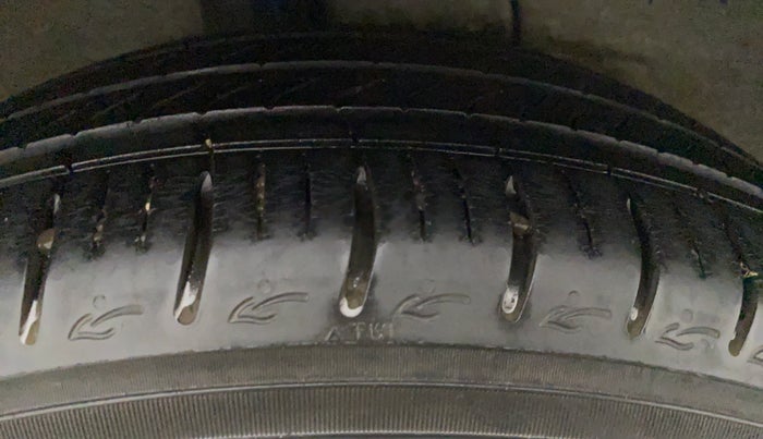 2021 Hyundai AURA SX PLUS 1.2 AMT, Petrol, Automatic, 11,879 km, Right Front Tyre Tread
