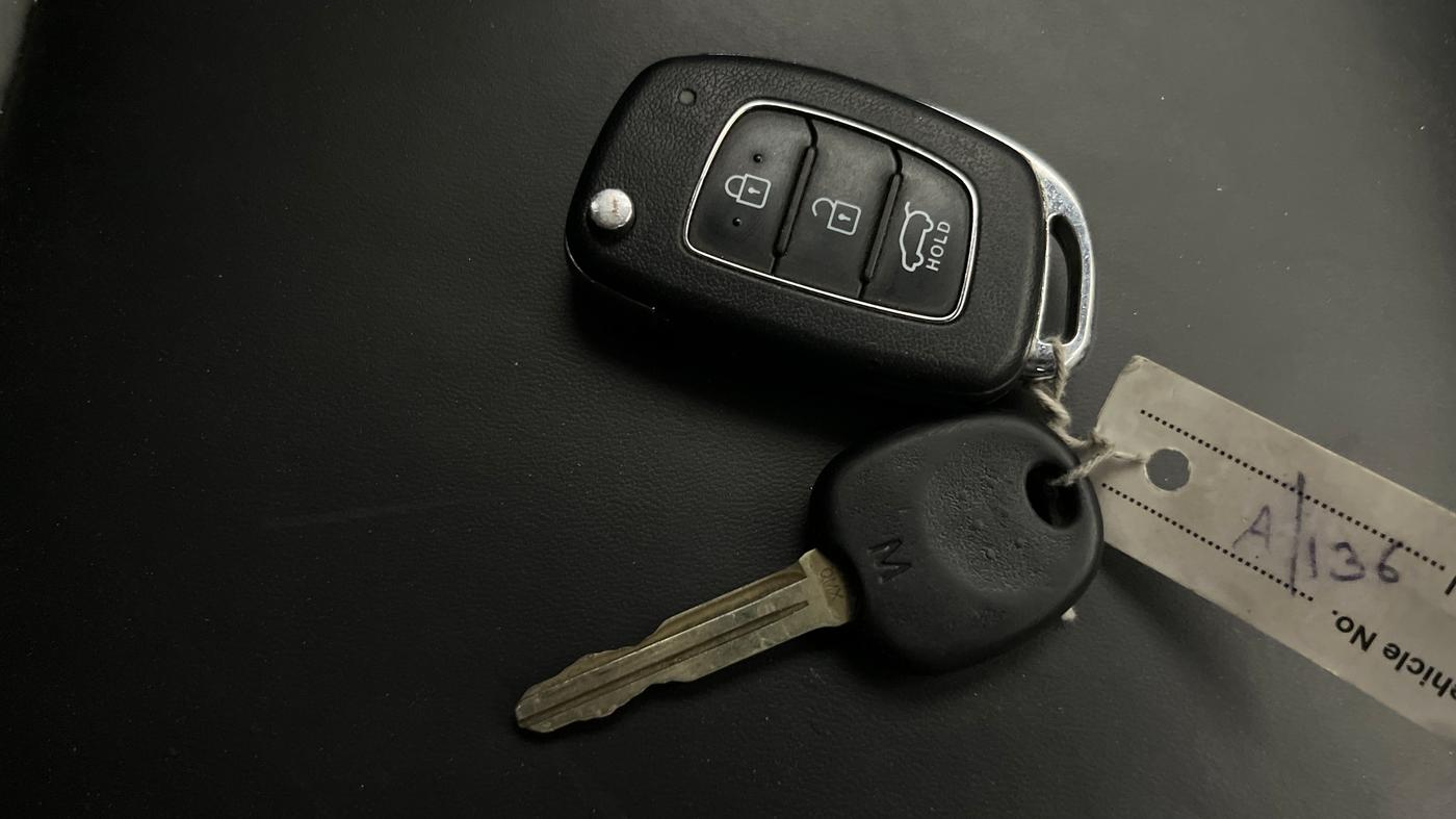 2021 Hyundai VENUE S 1.2, Petrol, Manual, 25,840 km, Key Close Up
