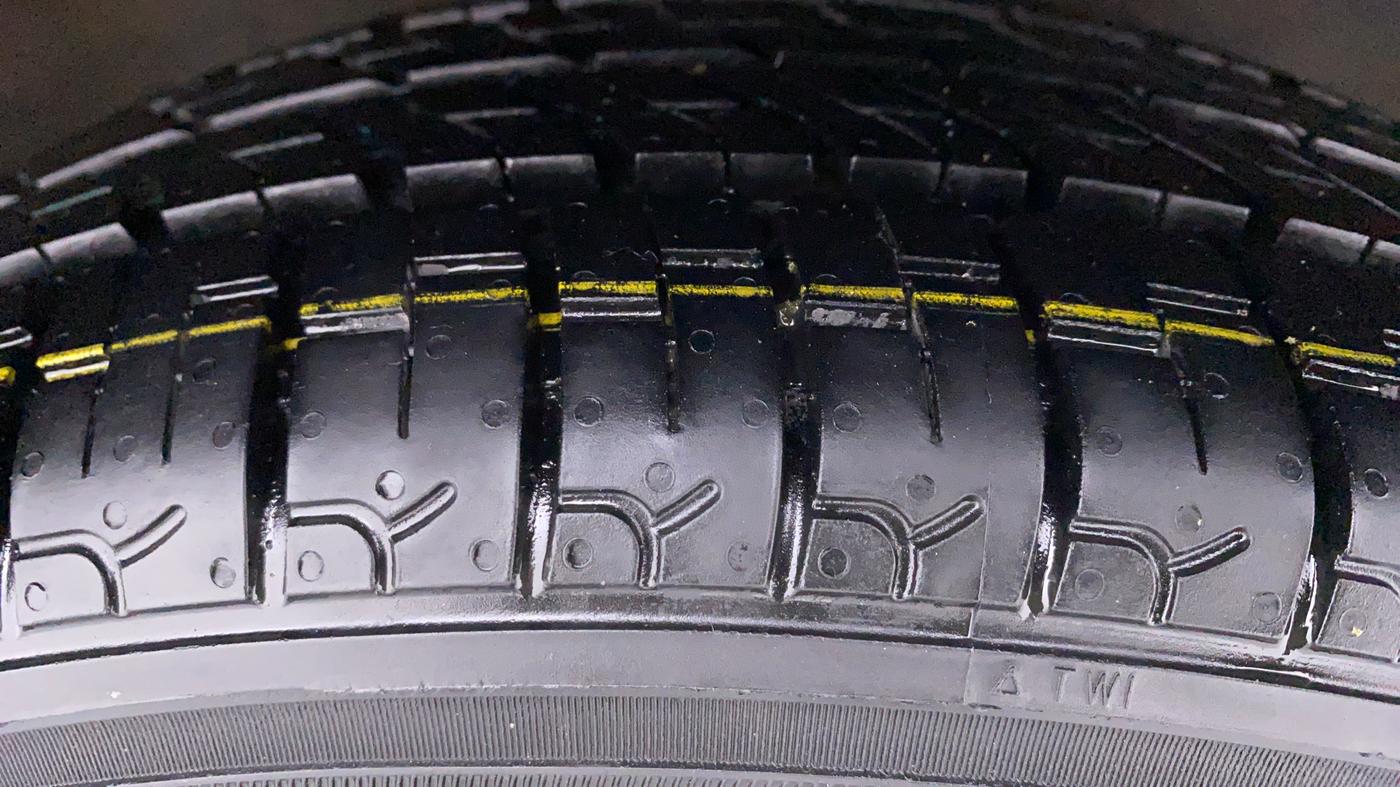2017 Maruti Alto K10 VXI P, Petrol, Manual, 65,600 km, Right Front Tyre Tread