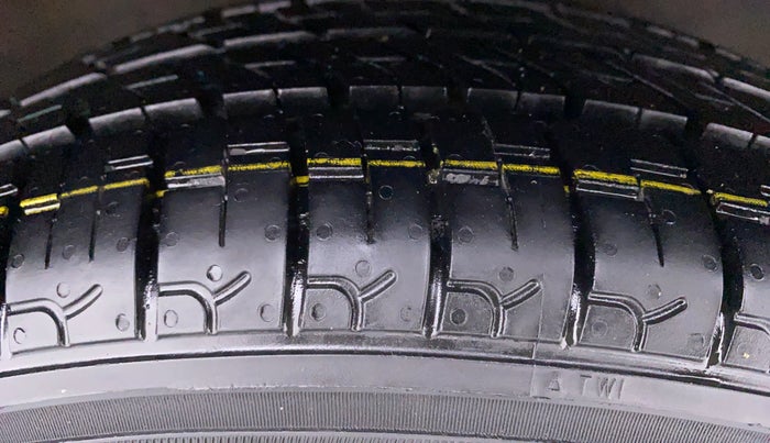 2017 Maruti Alto K10 VXI P, Petrol, Manual, 65,600 km, Right Front Tyre Tread