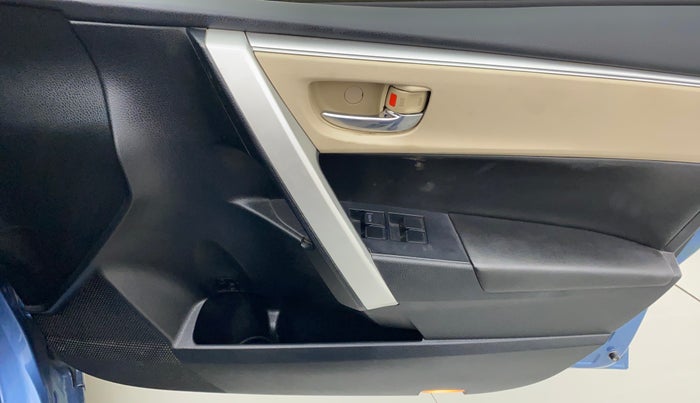 2015 Toyota Corolla Altis VL CVT PETROL, Petrol, Automatic, 61,685 km, Driver Side Door Panels Control