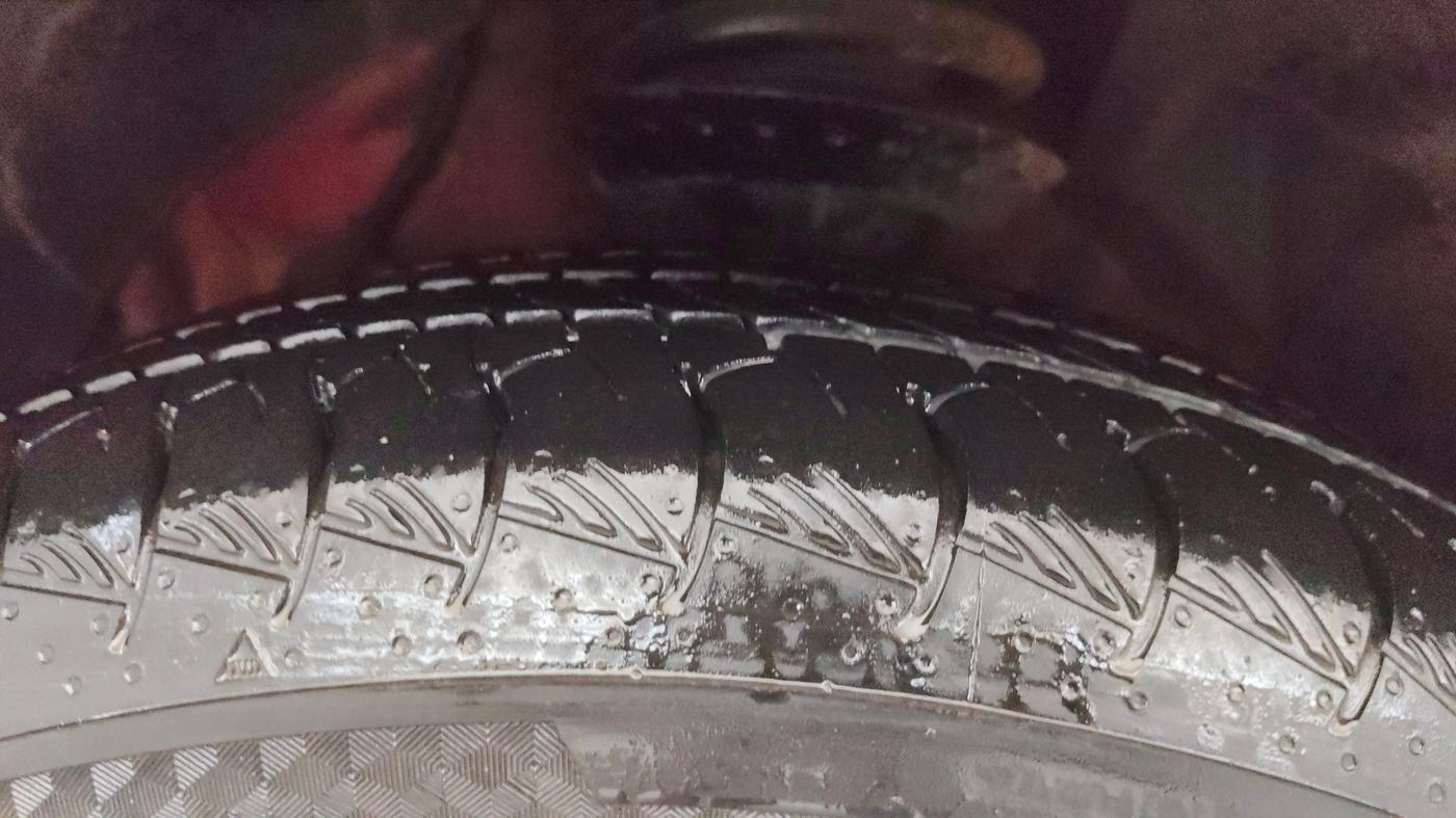 2019 Mahindra XUV300 W8 1.5 DIESEL AMT, Diesel, Automatic, 84,929 km, Left Front Tyre Tread
