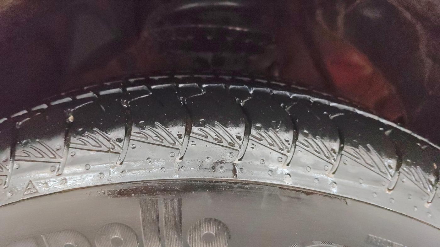 2019 Mahindra XUV300 W8 1.5 DIESEL AMT, Diesel, Automatic, 84,929 km, Right Front Tyre Tread