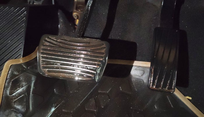 2019 Mahindra XUV300 W8 1.5 DIESEL AMT, Diesel, Automatic, 84,929 km, Pedals