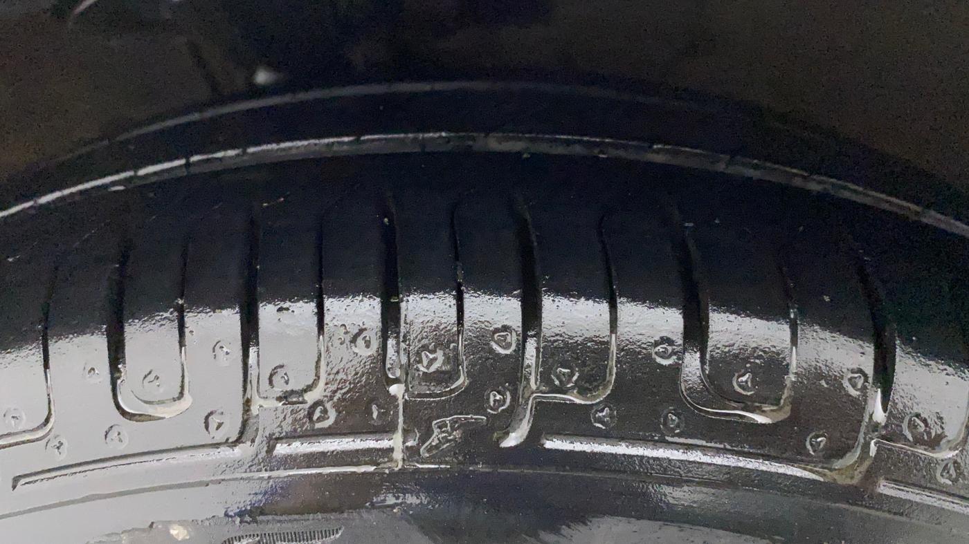 2013 Hyundai i10 MAGNA 1.1, Petrol, Manual, 51,274 km, Left Front Tyre Tread