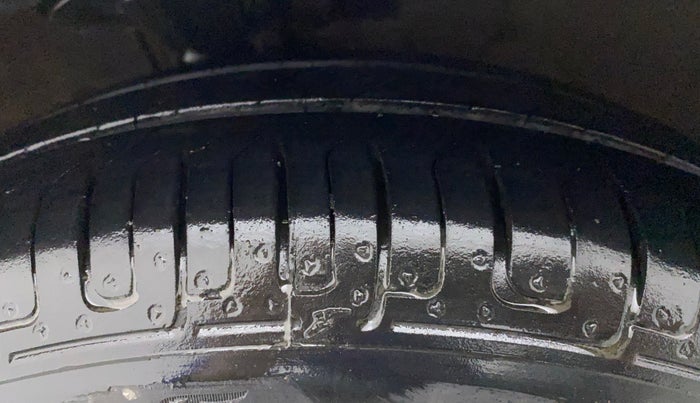 2013 Hyundai i10 MAGNA 1.1, Petrol, Manual, 51,274 km, Left Front Tyre Tread