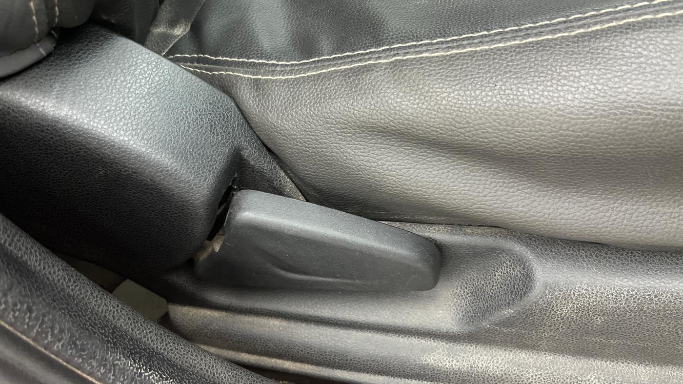 2018 Renault Kwid RXT 1.0, Petrol, Manual, 54,393 km, Driver Side Adjustment Panel