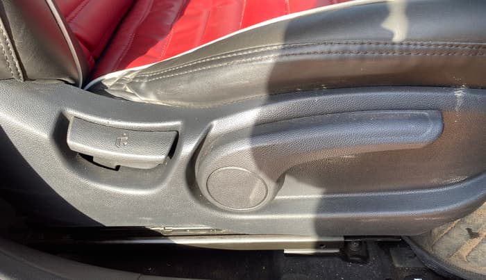 2018 Hyundai Elite i20 ASTA 1.2, Petrol, Manual, 37,676 km, Driver Side Adjustment Panel
