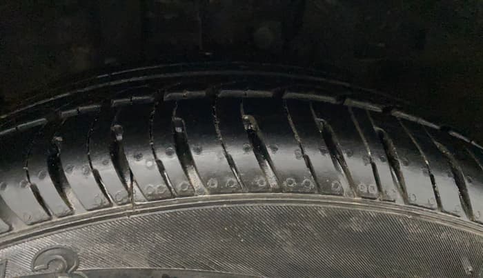 2019 Ford New Figo TITANIUM 1.2 PETROL MT, Petrol, Manual, 65,398 km, Left Front Tyre Tread
