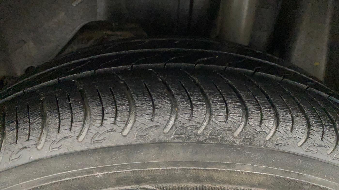 2019 Ford New Figo TITANIUM 1.2 PETROL MT, Petrol, Manual, 65,414 km, Left Rear Tyre Tread
