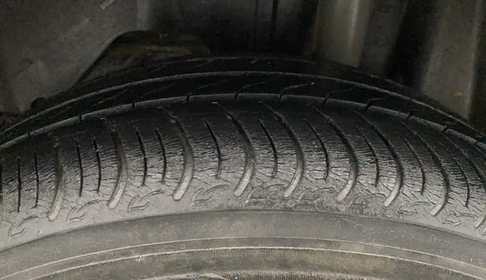 2019 Ford New Figo TITANIUM 1.2 PETROL MT, Petrol, Manual, 65,398 km, Left Rear Tyre Tread