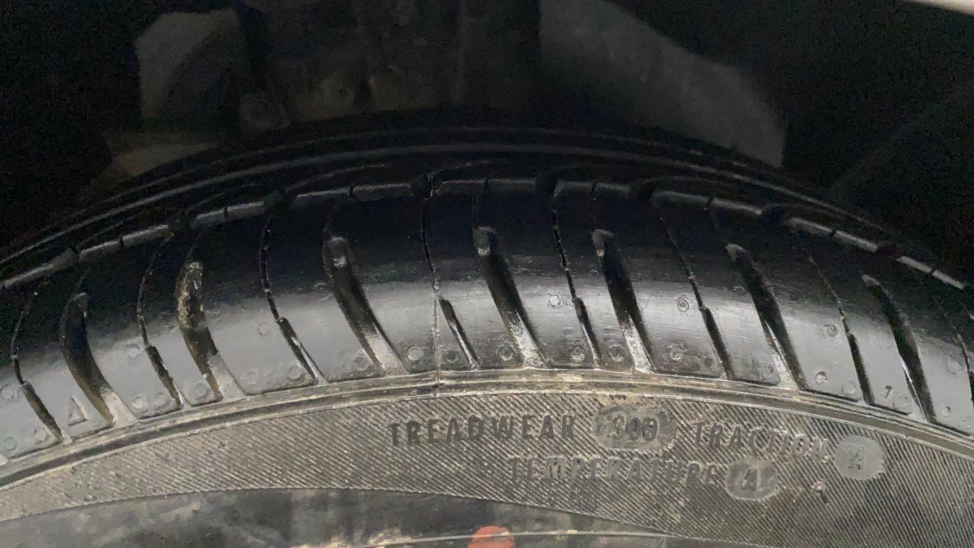 2019 Ford New Figo TITANIUM 1.2 PETROL MT, Petrol, Manual, 65,414 km, Right Front Tyre Tread