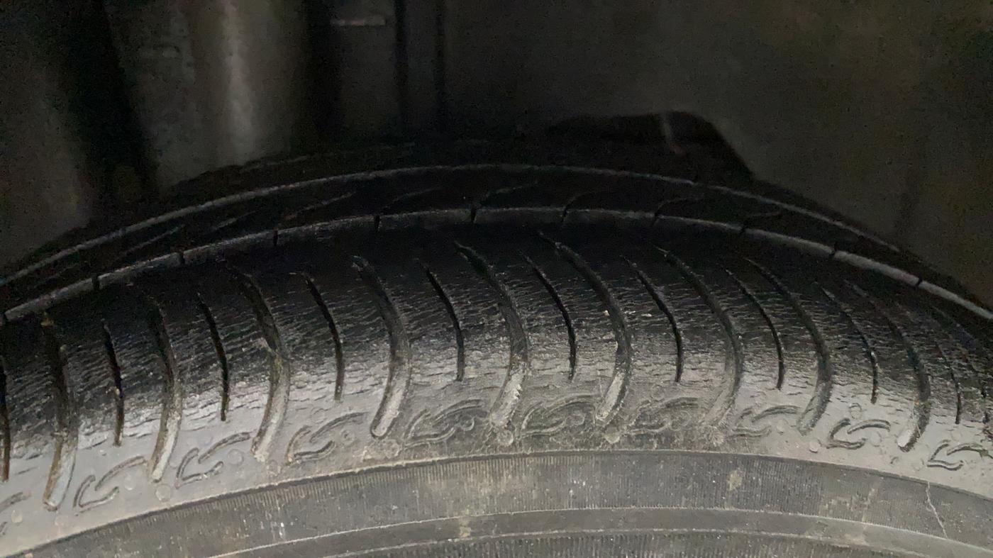 2019 Ford New Figo TITANIUM 1.2 PETROL MT, Petrol, Manual, 65,414 km, Right Rear Tyre Tread