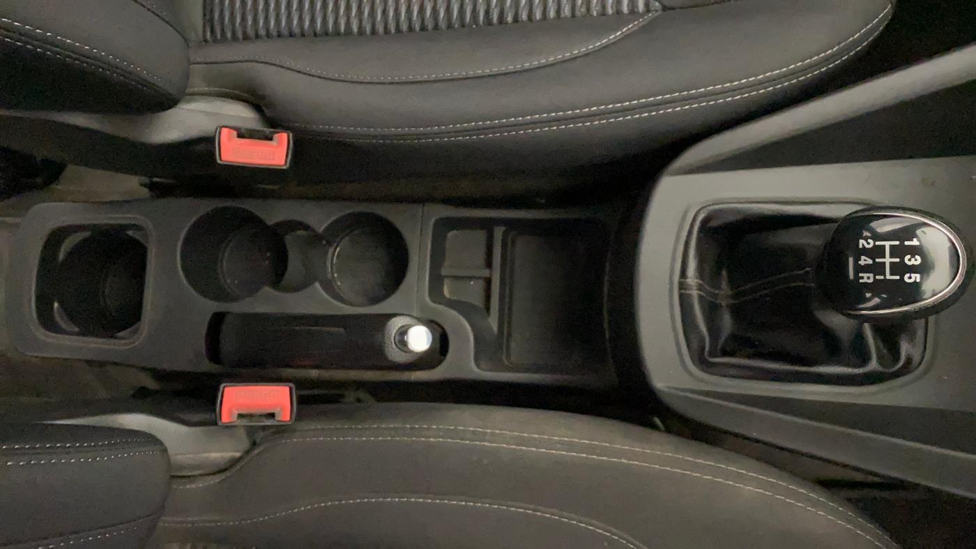 2019 Ford New Figo TITANIUM 1.2 PETROL MT, Petrol, Manual, 65,414 km, Gear Lever