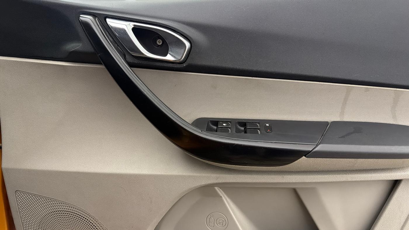 2018 Tata Tiago XZ PETROL, Petrol, Manual, 59,564 km, Driver Side Door Panels Control