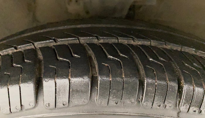 2011 Hyundai i10 MAGNA 1.2, Petrol, Manual, 65,706 km, Right Front Tyre Tread