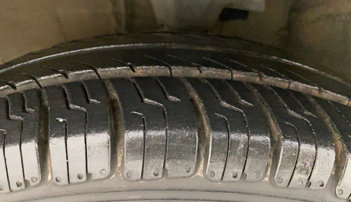 2011 Hyundai i10 MAGNA 1.2, Petrol, Manual, 65,706 km, Left Front Tyre Tread