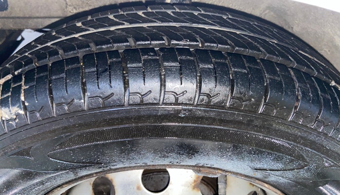 2013 Hyundai Eon ERA +, Petrol, Manual, 59,964 km, Left Front Tyre Tread