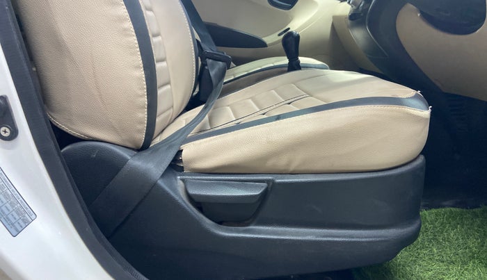 2013 Hyundai Eon ERA +, Petrol, Manual, 59,964 km, Driver Side Adjustment Panel