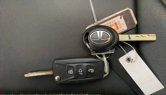 2024 Tata PUNCH ADVENTURE MT CNG , CNG, Manual, 33,678 km, Key Close Up