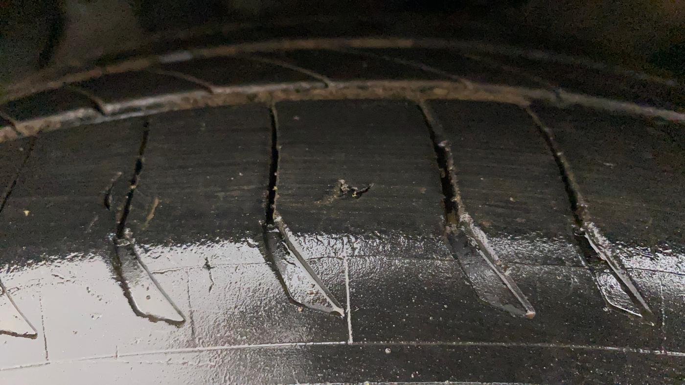 2015 Hyundai New Elantra 1.8 SX AT VTVT, Petrol, Automatic, 1,19,067 km, Left Front Tyre Tread