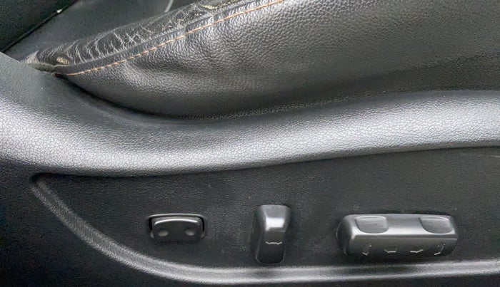 2015 Hyundai New Elantra 1.8 SX AT VTVT, Petrol, Automatic, 1,19,067 km, Driver Side Adjustment Panel