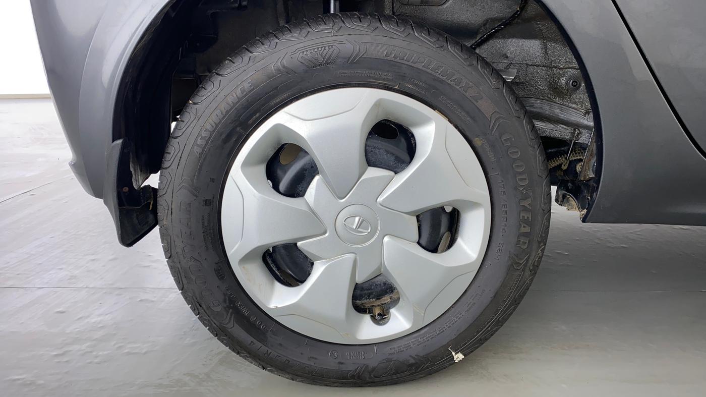 2022 Tata Tiago XT CNG 1.2 RTN, CNG, Manual, 5,807 km, Right Rear Wheel