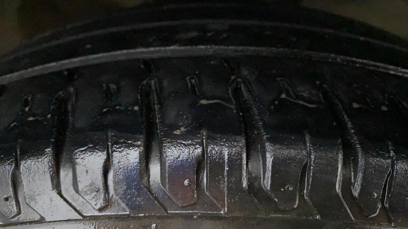 2020 Maruti XL6 ALPHA AT, Petrol, Automatic, 28,549 km, Right Front Tyre Tread