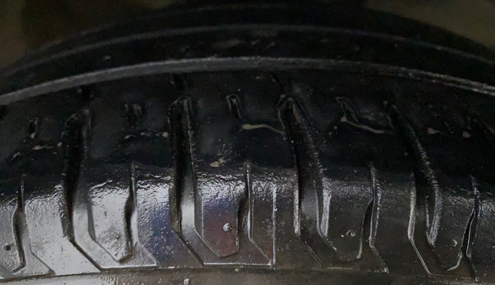2020 Maruti XL6 ALPHA AT, Petrol, Automatic, 28,549 km, Right Front Tyre Tread