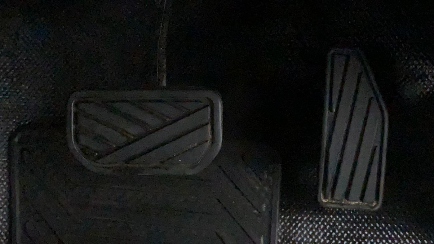 2020 Maruti XL6 ALPHA AT, Petrol, Automatic, 28,549 km, Pedals