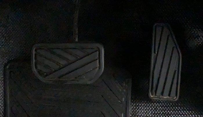 2020 Maruti XL6 ALPHA AT, Petrol, Automatic, 28,549 km, Pedals