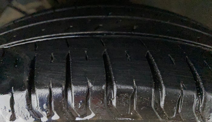 2020 Maruti XL6 ALPHA AT, Petrol, Automatic, 28,549 km, Left Front Tyre Tread