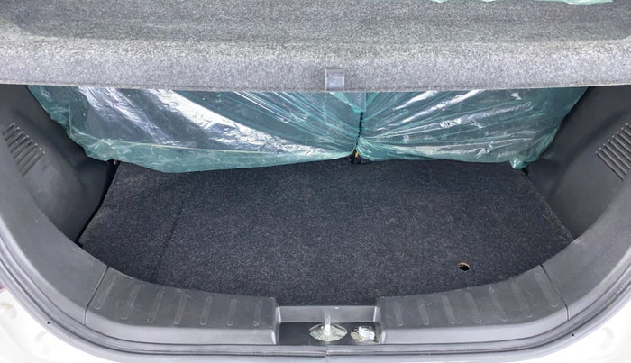 2016 Maruti Wagon R 1.0 VXI AMT, Petrol, Automatic, 21,787 km, Boot Inside