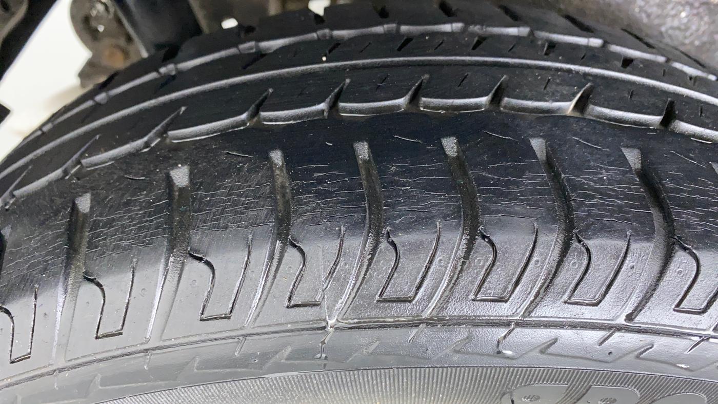 2016 Maruti Wagon R 1.0 VXI AMT, Petrol, Automatic, 21,787 km, Right Rear Tyre Tread