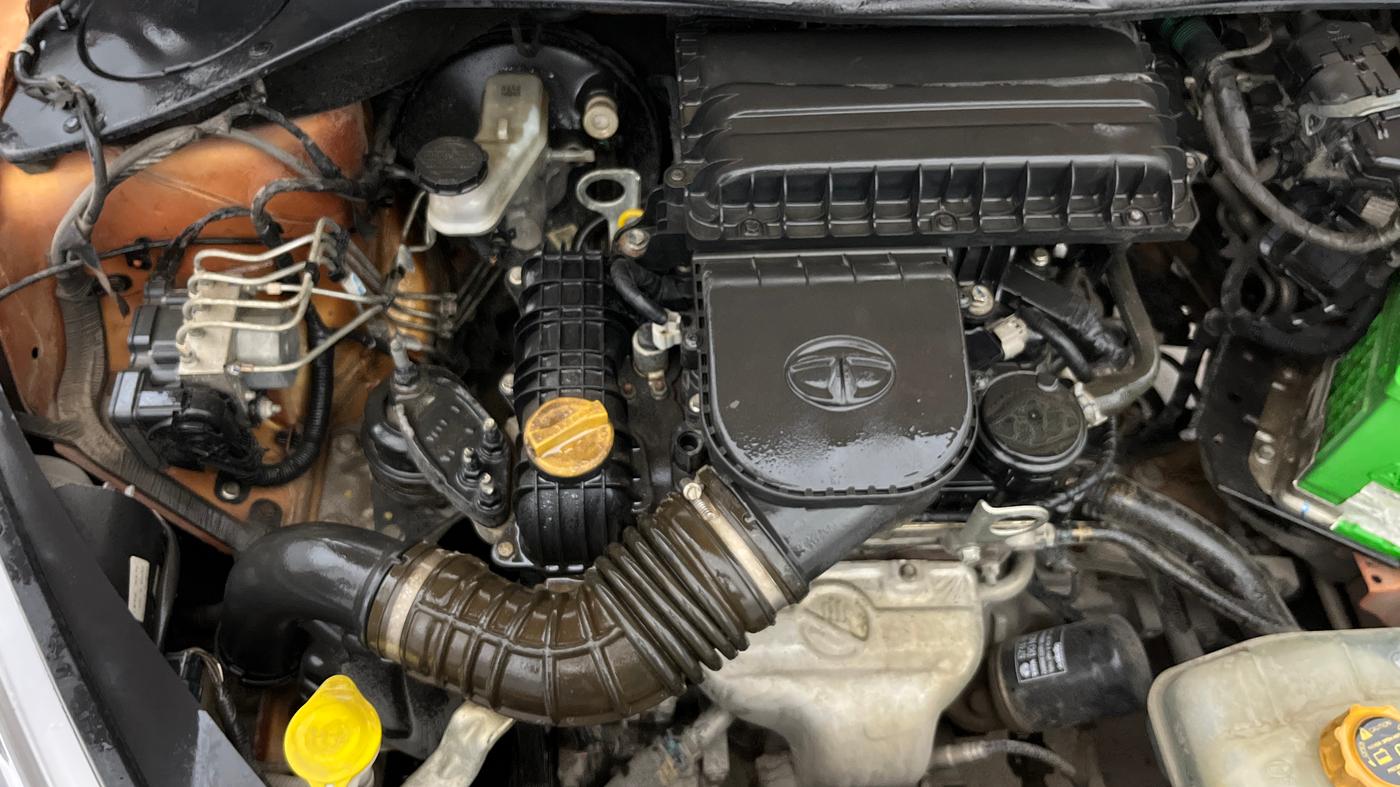 2018 Tata Tiago XZ PETROL, Petrol, Manual, 41,610 km, Engine View - Right
