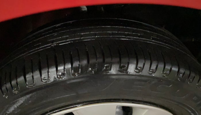 2015 Maruti Baleno DELTA PETROL 1.2, Petrol, Manual, 63,334 km, Right Front Tyre Tread