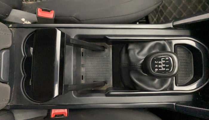 2022 Tata Safari XM SUNROOF, Diesel, Manual, 45,578 km, Gear Lever