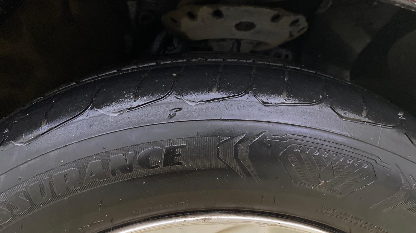 2015 Honda Mobilio 1.5L I-DTEC V, Diesel, Manual, 1,14,912 km, Right Front Tyre Tread