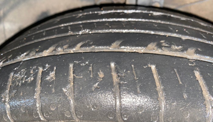 2022 KIA SONET HTE 1.5, Diesel, Manual, 35,394 km, Left Front Tyre Tread