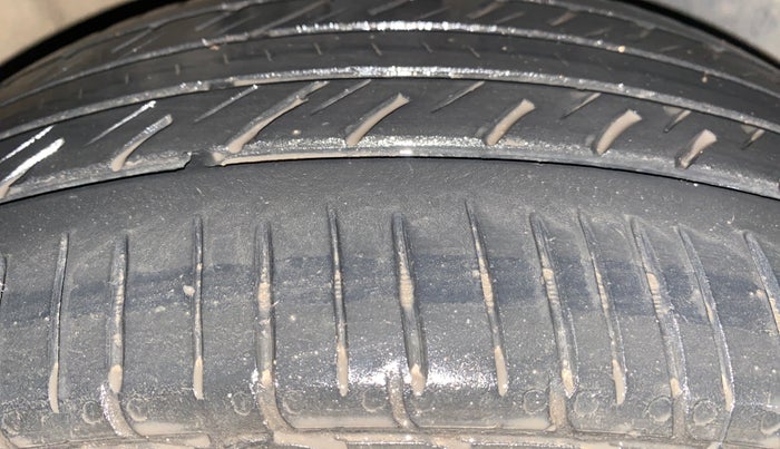 2022 KIA SONET HTE 1.5, Diesel, Manual, 35,394 km, Right Front Tyre Tread