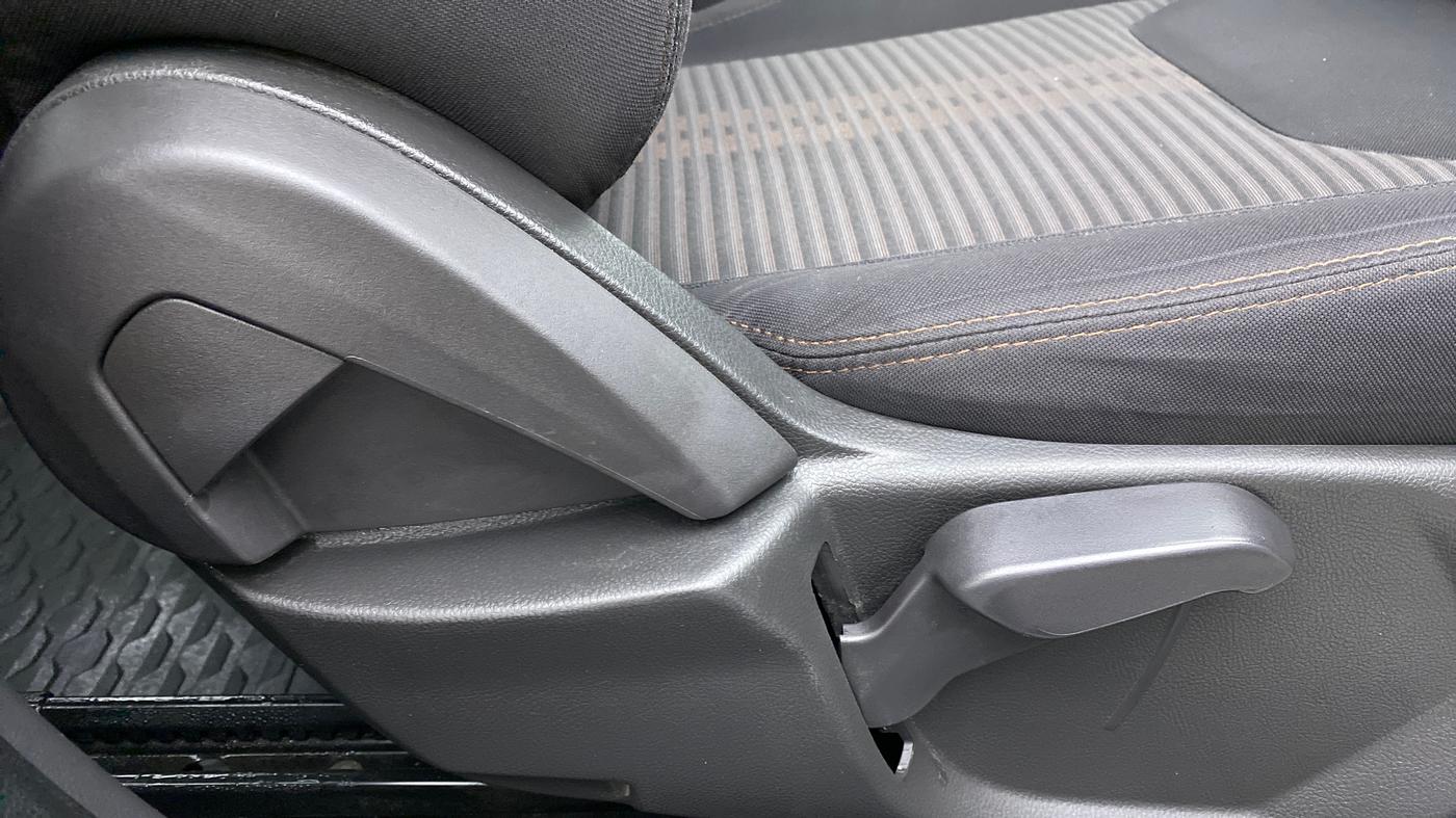 2020 Ford FREESTYLE TITANIUM 1.2 TI-VCT MT, Petrol, Manual, 33,341 km, Driver Side Adjustment Panel