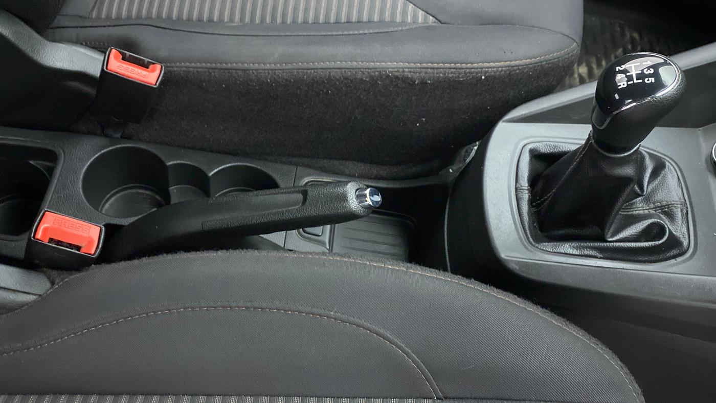 2020 Ford FREESTYLE TITANIUM 1.2 TI-VCT MT, Petrol, Manual, 33,341 km, Gear Lever