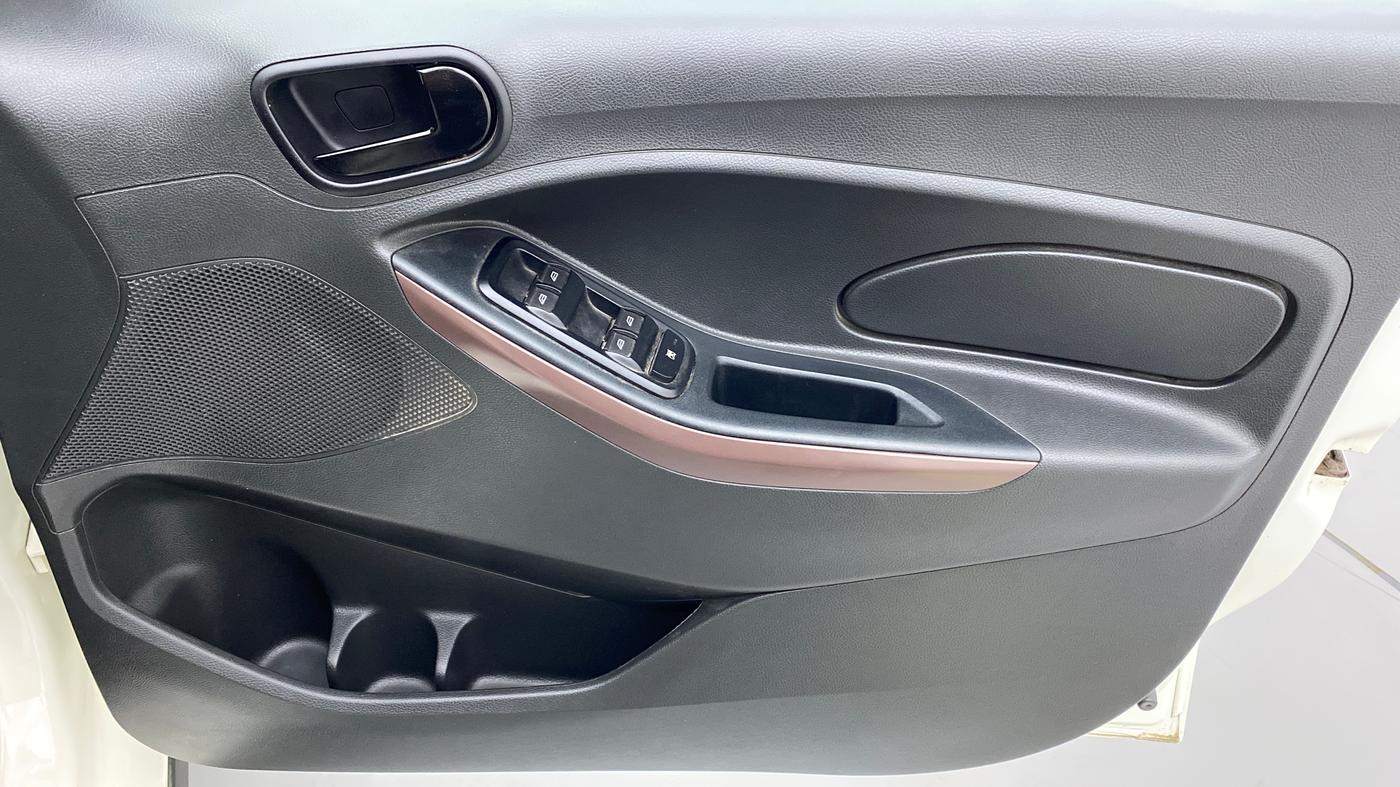 2020 Ford FREESTYLE TITANIUM 1.2 TI-VCT MT, Petrol, Manual, 33,341 km, Driver Side Door Panels Control